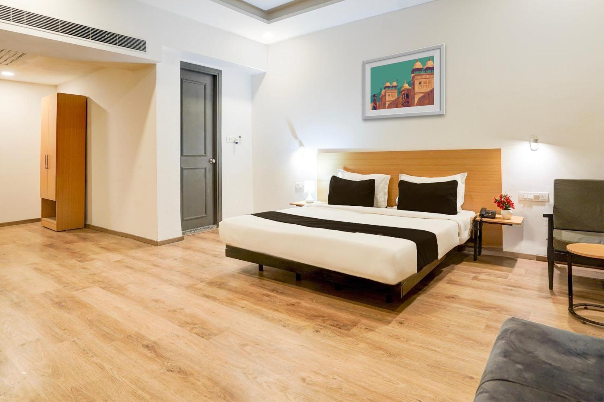 ホテル Super Townhouse Gomti Nagar Matiyari Chinhat エクステリア 写真