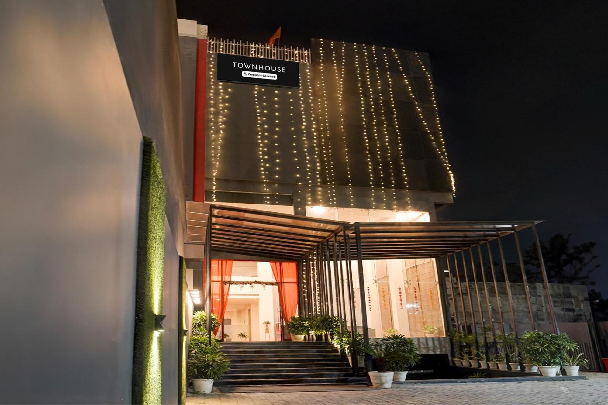ホテル Super Townhouse Gomti Nagar Matiyari Chinhat エクステリア 写真
