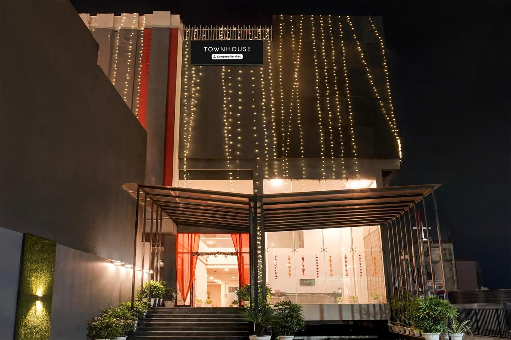 ホテル Super Townhouse Gomti Nagar Matiyari Chinhat エクステリア 写真